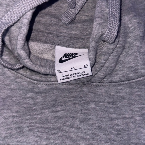 NIKE - Picture 2 of 4